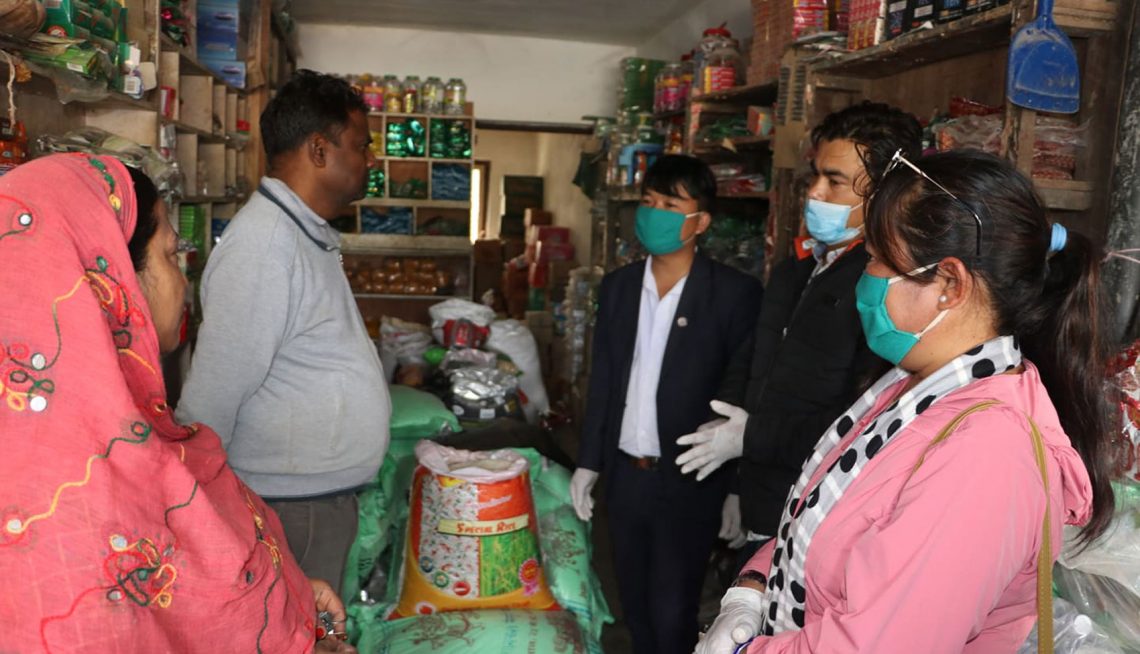 बराहक्षेत्रमा बजार अनुगमन : मूल्यसूचीबिना बिक्री, नुन अभाव