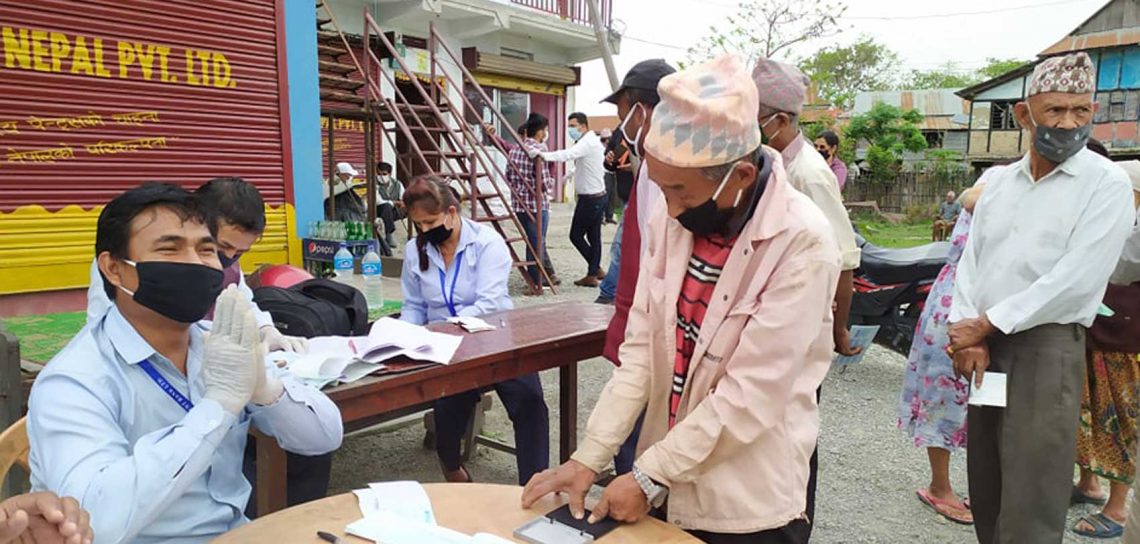 बराहक्षेत्रमा मितेरी बैंकसँगकाे समन्वयमा सामाजिक सुरक्षा भत्ता वितरण सुरू