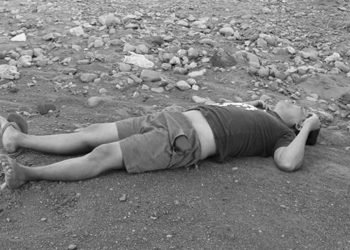 बराहक्षेत्रको पटनाली पुल मुनि एक युवकको शव फेला