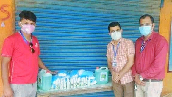 पत्रकार महासंघ सुनसरीलाई मास्क तथा सेनिटाइजर हस्तान्तरण
