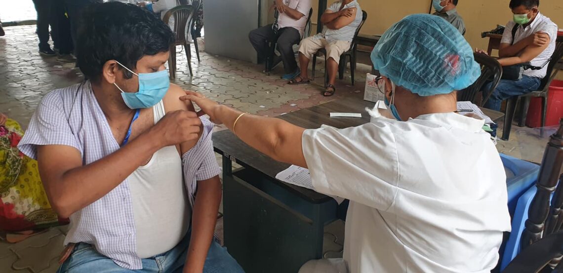 सुनसरीमा २२३ सञ्चारकर्मीले लगाए कोरोनाविरुद्धको खोप