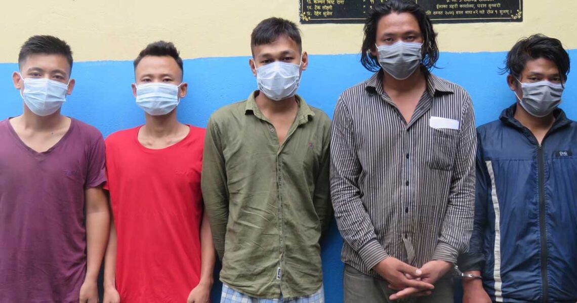 धरानको प्रहरी पोष्टमा तोडफोडमा संलग्न रहेको आरोपमा ५ जना पक्राउ