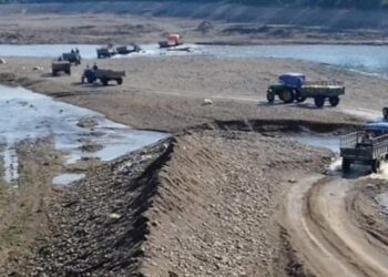 अवैध उत्खनन गरिरहेका एक्जाभेटर छुटाउन जनप्रतिनिधि सक्रिय