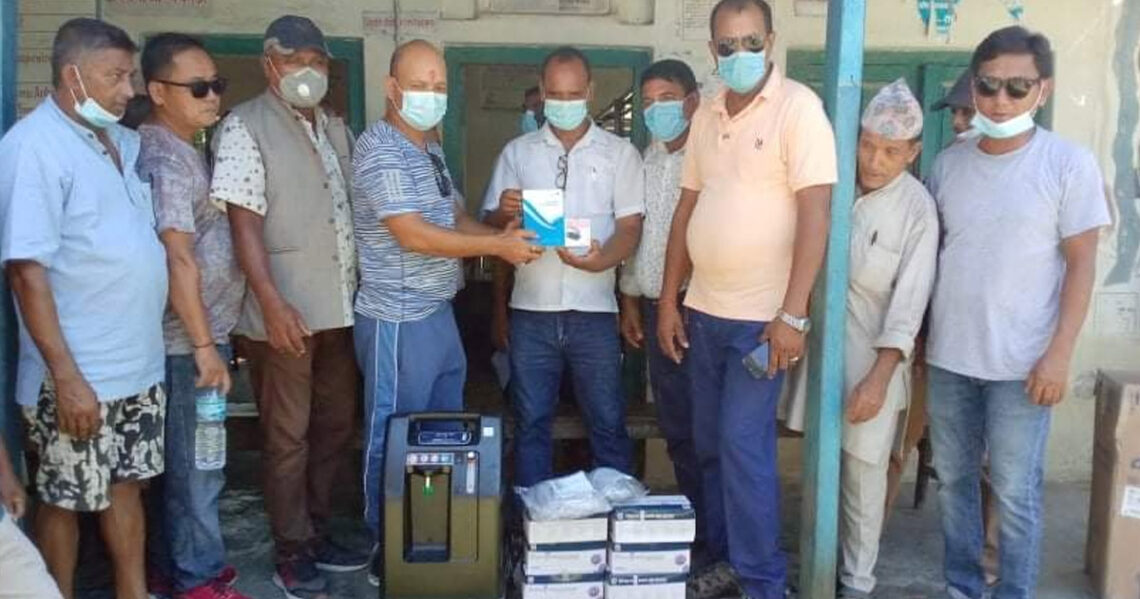 स्वास्थ्य चौकी चक्रघट्टीलाई दुई लाख रुपैयाँ बराबरको स्वास्थ्य सामाग्री हस्तान्तरण