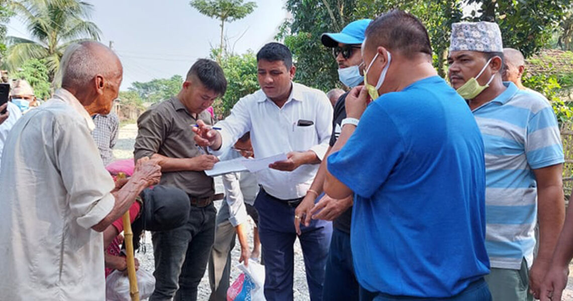 बराहक्षेत्र र रामधुनीका बाढी पीडितलाई खाद्यान्न सहयाेग