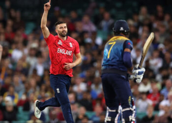 इङ्ल्यान्ड आईसीसी टी–ट्वान्टी विश्वकप क्रिकेटको सेमिफाइनलमा प्रवेश