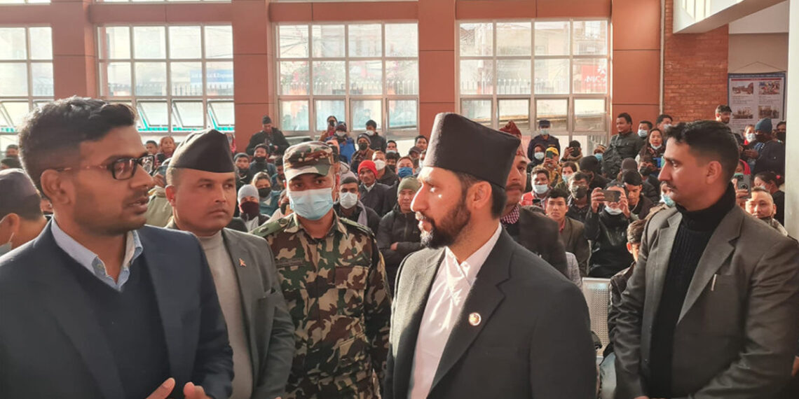 गृहमन्त्री लामिछानेद्वारा राहदानी विभाग निरीक्षण