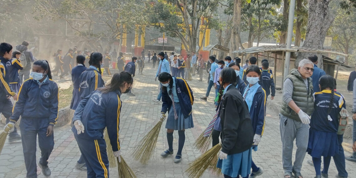 रामधुनी नगरपालिकाले गर्यो रामधुनी मन्दिर परिसरमा वृहत सरसफाई